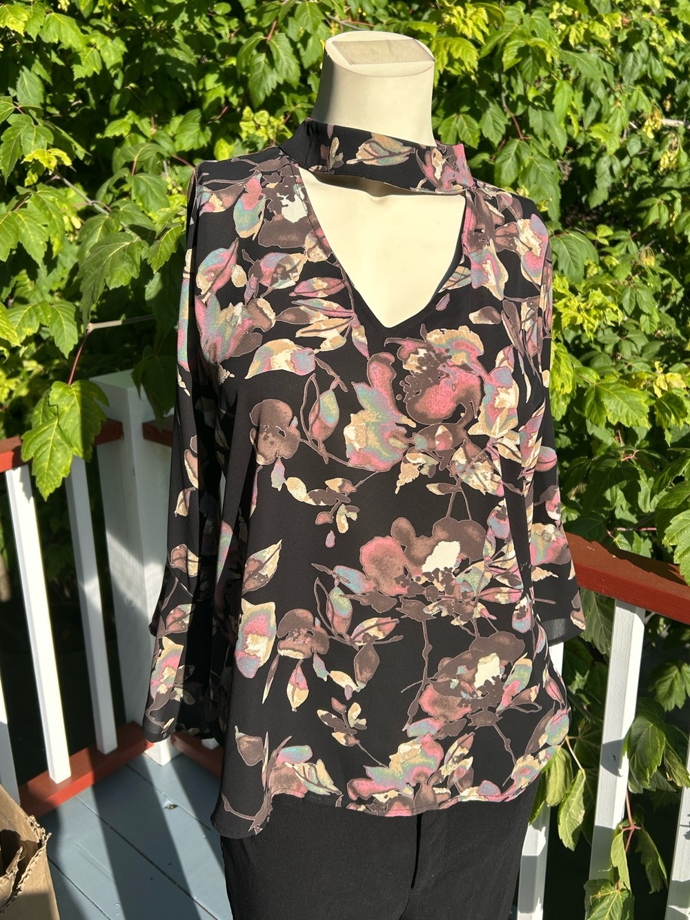 💣 VERONICA M BUNDLE 💣 — 5 for $10 |  
Floral Cutout Neck Blouse